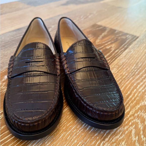 Stuart Weitzman
Women's Lottie Embossed Loafers NWT - Picture 11 of 16